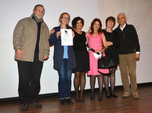 Alessandra Viotale festeggiata dai membri del Comitato del Premio Meroni